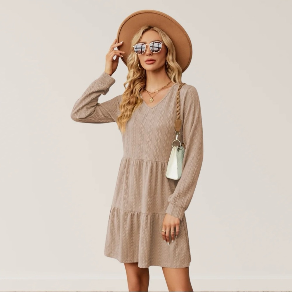Manhattan blues women’s size small scoop neck side zip‎ dress 3/4 sleeves. Beige